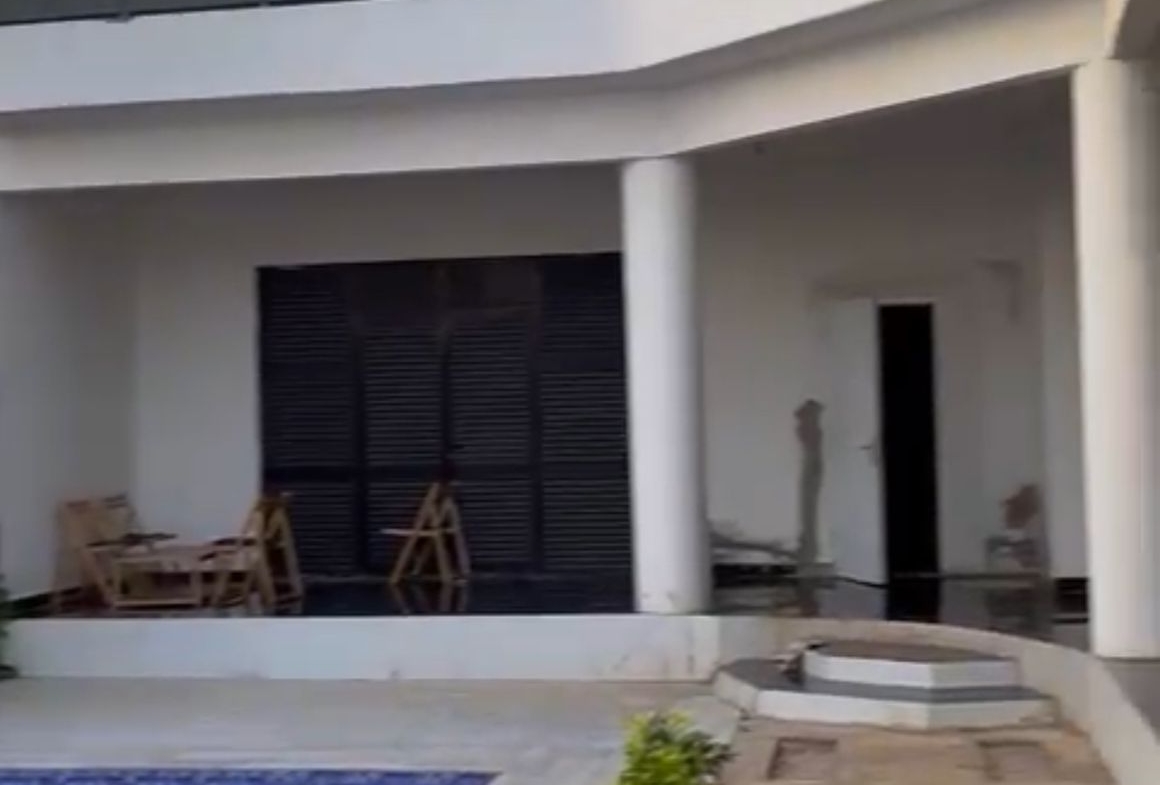 Villa meublée r+1 de plus de 400m2