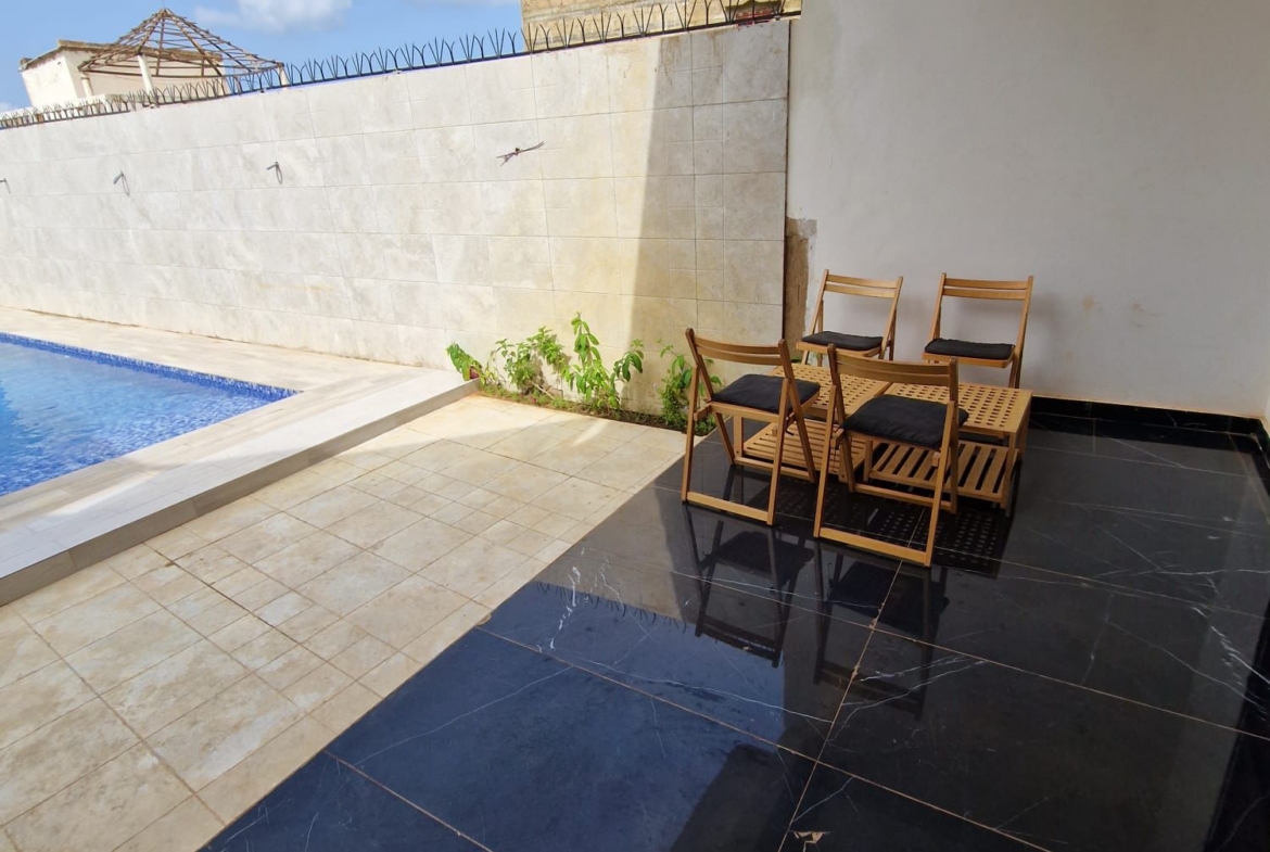 Villa meublée r+1 de plus de 400m2