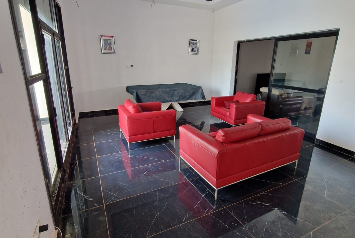 Villa meublée r+1 de plus de 400m2